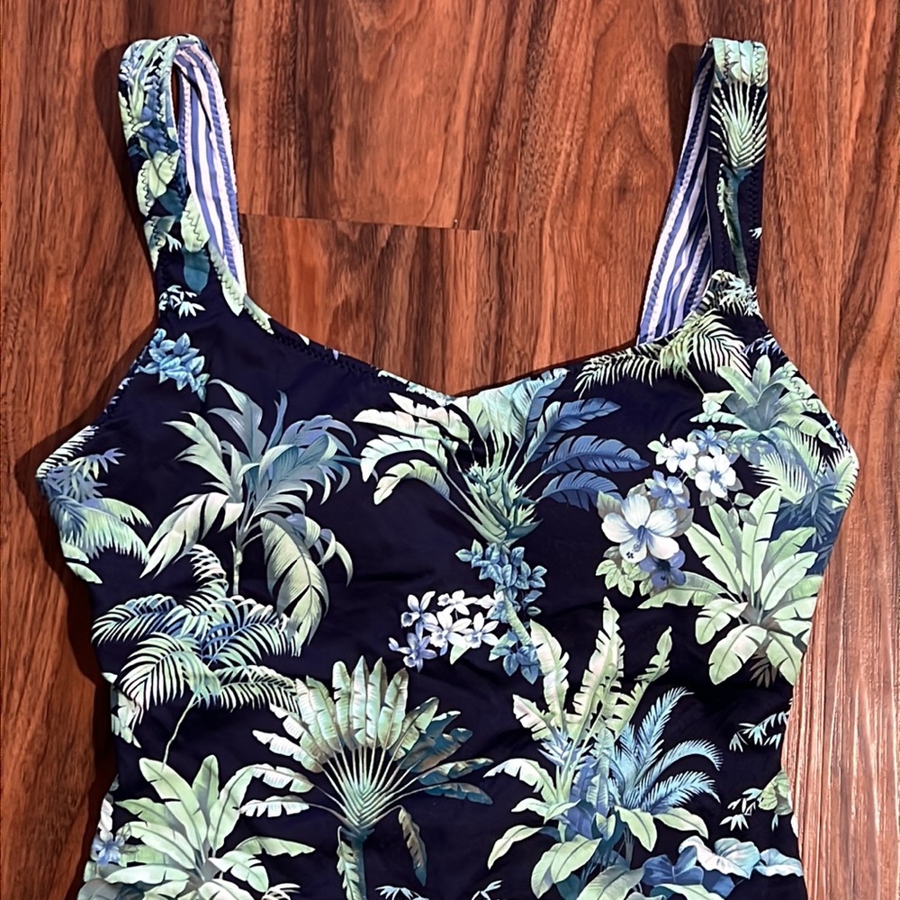 Tommy Bahama Art Of Palms Reversible Lace Back One Piece - Picture 6 of 16